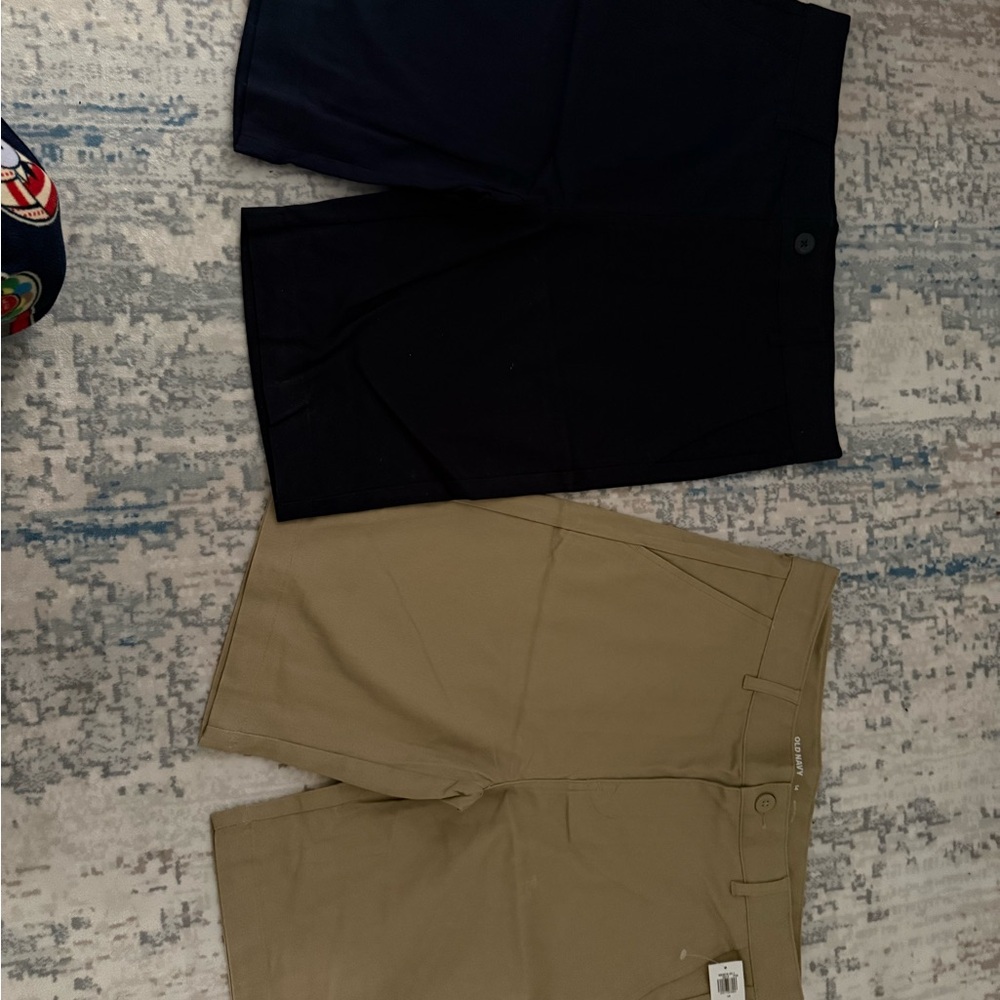 Old Navy Men's Cargo Shorts in Black and Tan